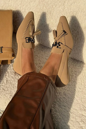 Metal Buckle Tassels Decor Pointed Toe Khaki Loafers
